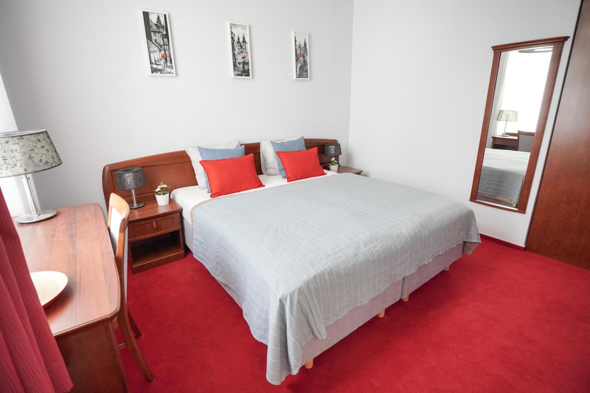 Elegant & Stylish Center Apartments! 프라하 외부 사진